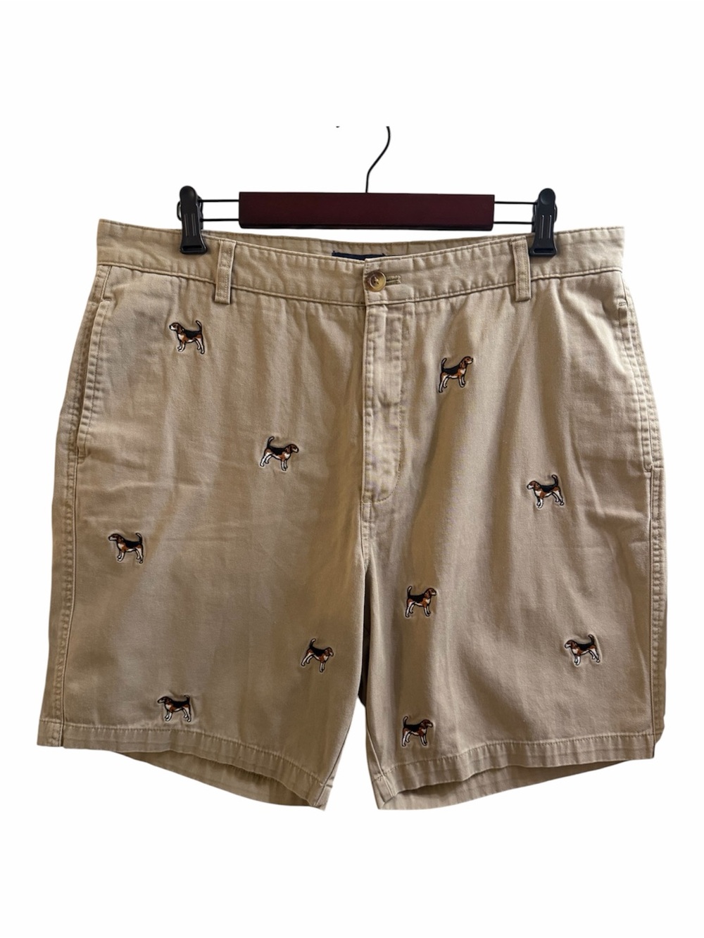 CHAPS SHORTS, Men’s Size 38, Tan Flat Front Hudson Shorts w/ Embroidered Beagles
